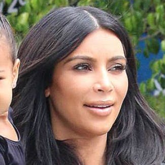 https://imgix.femina.dk/media/websites/mama/navneguide/2015/juni/kim-kardashian-612.jpg