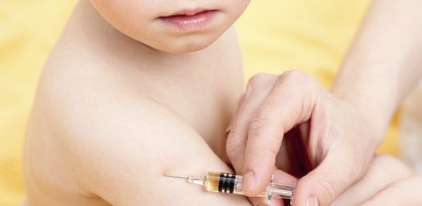https://imgix.femina.dk/media/websites/mama/sundhed/foer-april-2013/2012-17-barn-vaccine-prim.jpg