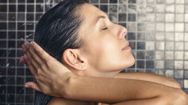 På jagt efter en helt naturlig (og billig!) hårkur? Vi har 8 opskrifter på hårkure til dig.