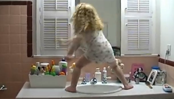 https://imgix.femina.dk/media/websites/qmag-dot-dk/website/billeder-2015/februar/toddlerprim.jpg