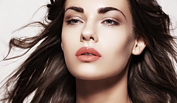 https://imgix.femina.dk/media/websites/qmag-dot-dk/website/egangsbilleder-2013/december/makeup-p.jpg