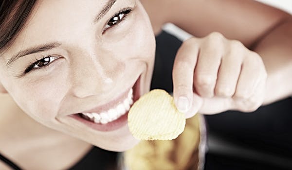 https://imgix.femina.dk/media/websites/qmag-dot-dk/website/egangsbilleder-2013/januar/2013-4-chips-p.jpg