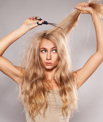 https://imgix.femina.dk/media/websites/qmag-dot-dk/website/egangsbilleder-2013/januar/201302proevfrisureronlinep.jpg
