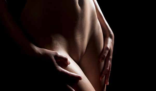 Det bliver mere og mere populært at benytte sig af intimbarbering. Men det er synd og skam, siger sexolog Jakob Olrik, der mener at en vigtig del af sexlivet forsvinder med håret. Læs her 5 grunde til hvorfor.