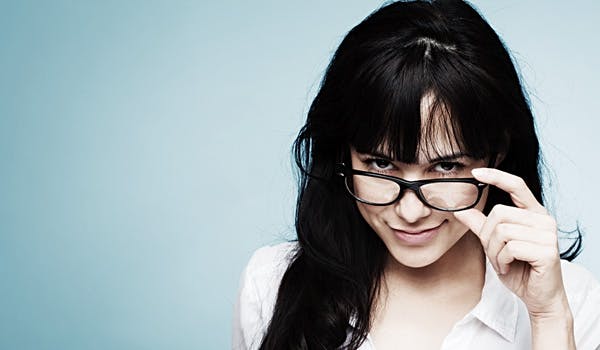 Madonna siges at have en IQ på 140, hvilket svarer til geni-niveau, og Hollywood-stjerner som James Franco og Natalie Portman er kendt for deres intellekt. Alligevel er der noget, der tyder på, at den normale nørd får alt for lidt sex. Læs her hvorfor.