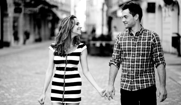 Ny undersøgelse viser, at mænd og kvinder har forskellige forventninger til, hvornår man er klar til sex. Men begge køn er villige til at investere penge, hvis der er udsigt til en tur på lagnerne. Se her hvor mange dates du skal på, før du får sex!