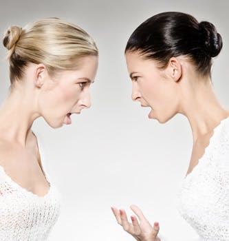 https://imgix.femina.dk/media/websites/qmag-dot-dk/website/engangsbilleder-2012/august/2012-34-passivt-aggresiv-p.jpg