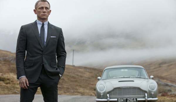 https://imgix.femina.dk/media/websites/qmag-dot-dk/website/engangsbilleder-2012/oktober/2012-43-bond-p.jpg
