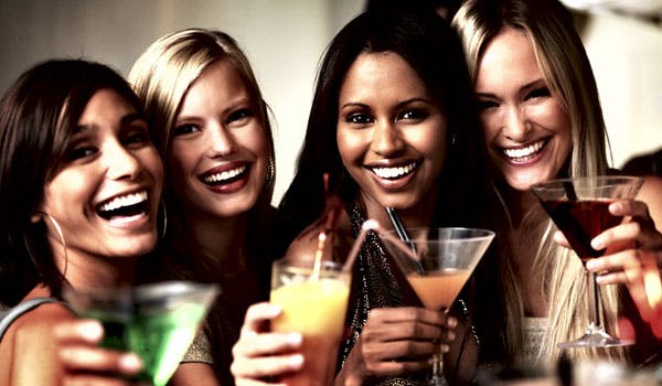 https://imgix.femina.dk/media/websites/qmag-dot-dk/website/engangsbilleder-2012/september/2012-37-drinks-opskrifter-p.jpg