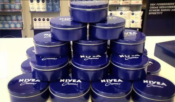 https://imgix.femina.dk/media/websites/qmag-dot-dk/website/engangsbilleder-2012/september/2012-37-nivea-p.jpg