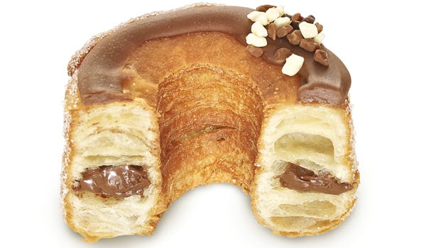 https://imgix.femina.dk/media/websites/qmag-dot-dk/website/engangsbilleder-2014/januar/cronut-p.jpg