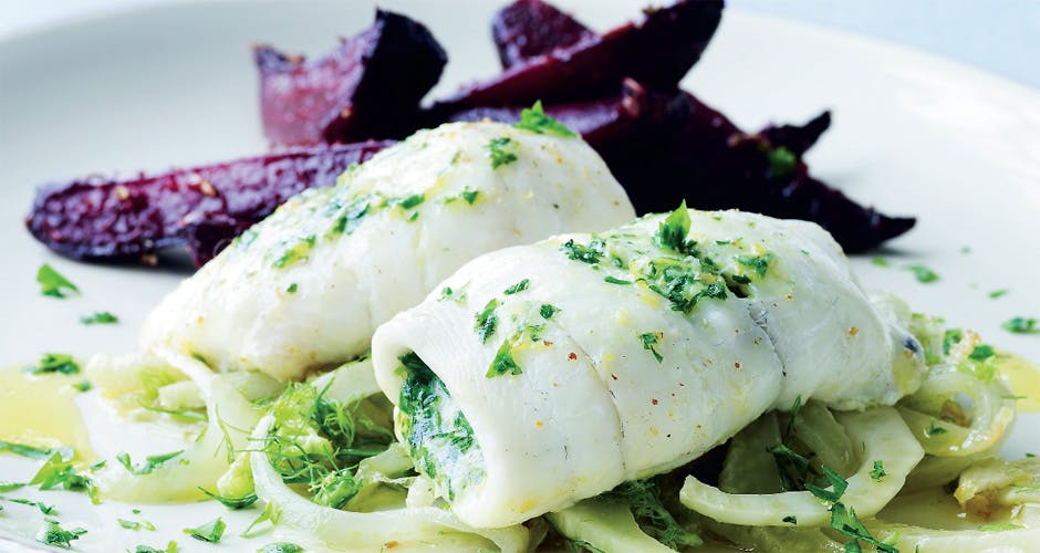 https://imgix.femina.dk/ovnbagt-fisk-med-roedbeder.jpg