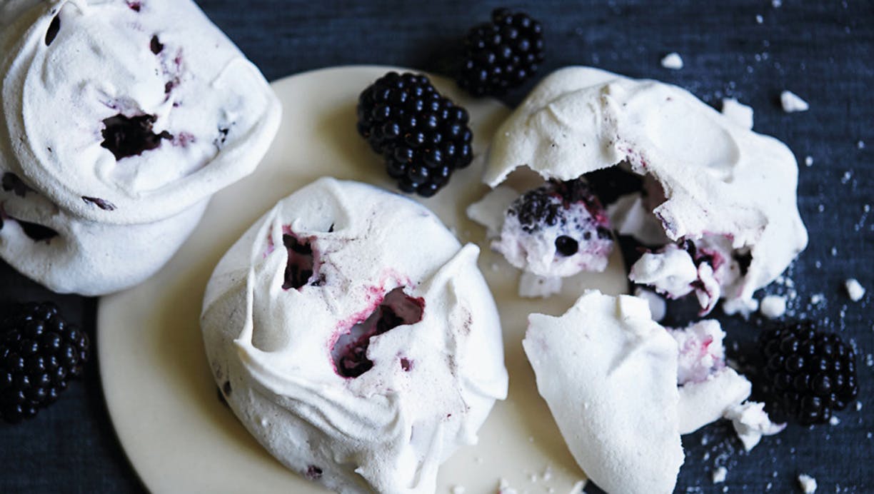 https://imgix.femina.dk/pavlova-1.jpg