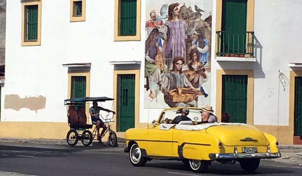Rejs til Cuba og kør i gamle amerikanerøser, oplev de historiske byer og fabelagtige strande