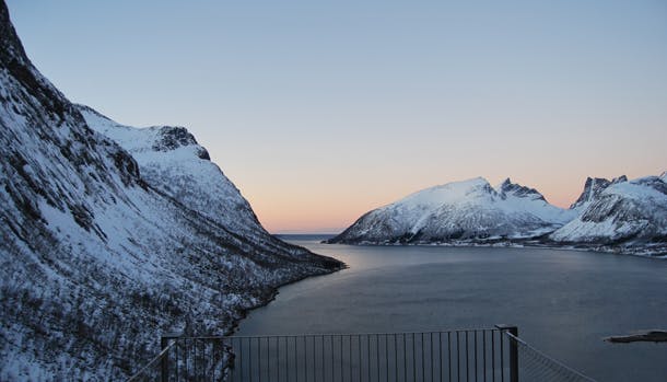 Farverne er helt fantastiske i det nordlige Norge, og billedet er i øvrigt taget omkring klokken 12.