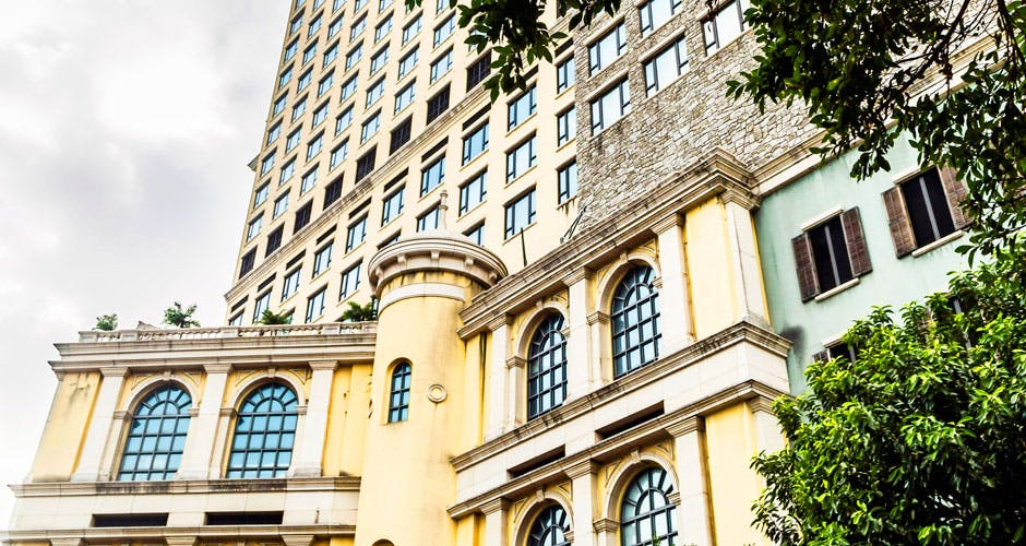 https://imgix.femina.dk/rejse-macau-8-sofitel-hotellet.jpg