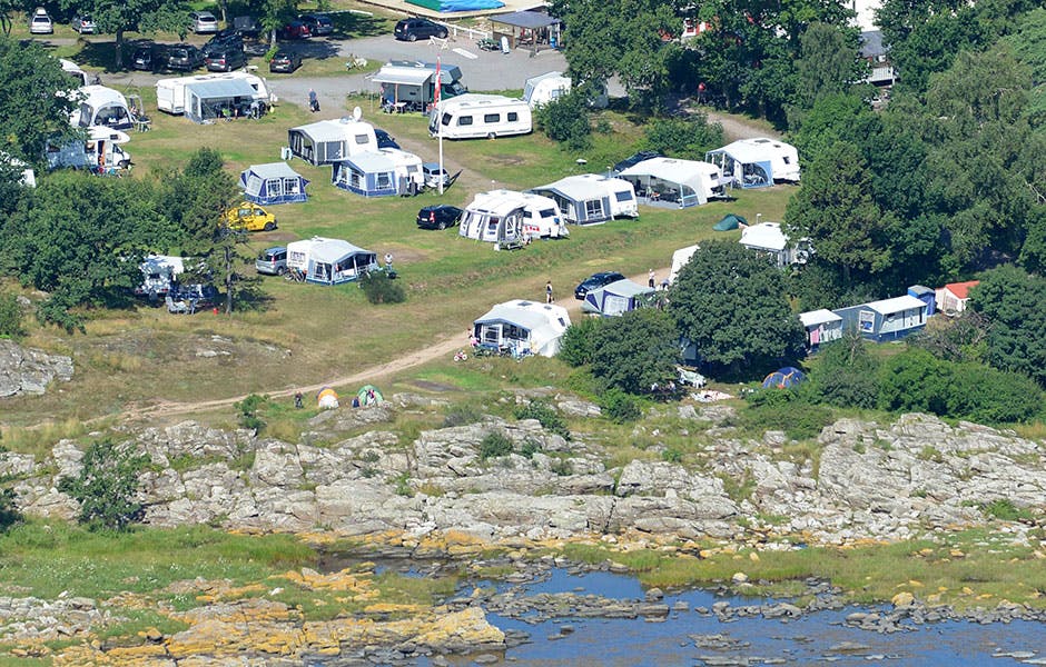 https://imgix.femina.dk/rejse-oestbornholm-10-hullehavn-camping.jpg