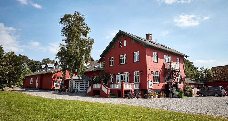 https://imgix.femina.dk/rejse-samsoe-4-brundby-rochhotel.jpg