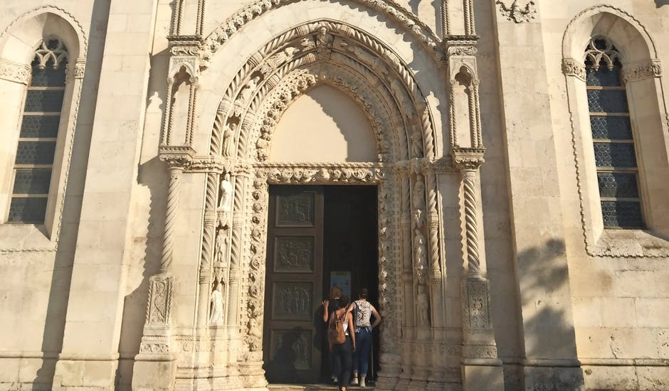 https://imgix.femina.dk/rejseguide-sibenik-kroatien-1-sct-james-katedral.jpg
