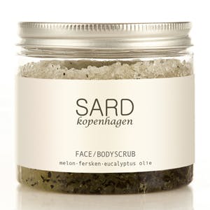 https://imgix.femina.dk/sard-face-and-body-scrub-melon-fersken-eucalyptus-1799453.jpg