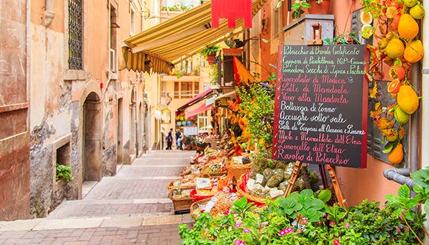 Den skønne by Taormina på Sicilien
