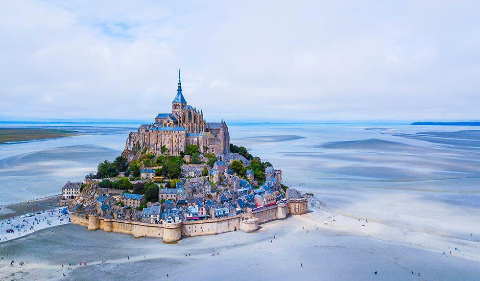 https://imgix.femina.dk/spirituelle-rejser-mont-saint-michel-ny.jpg