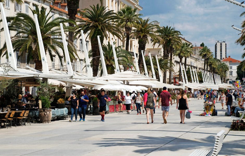 https://imgix.femina.dk/split-havnepromenade-riva.jpg