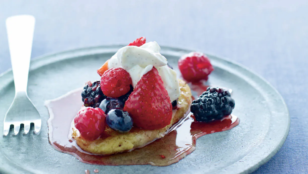 Arme Riddere Arme riddere med bær - sådan laver du lækker french toast | Femina