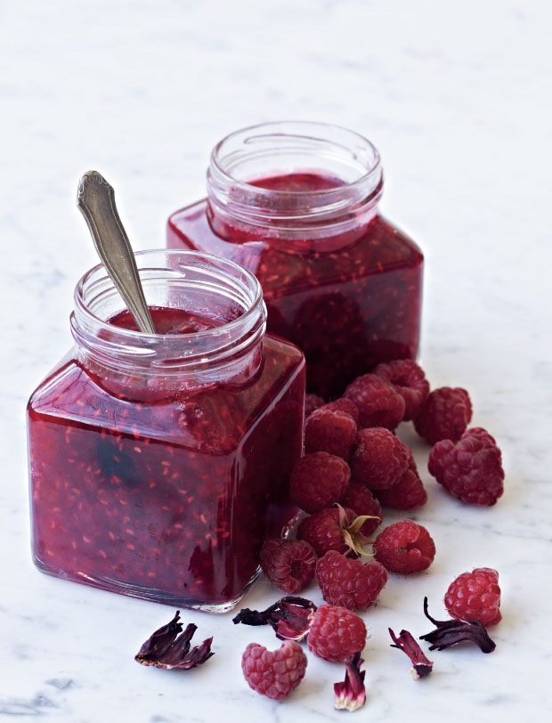Hindbærmarmelade med ribs, lime og hibiscus