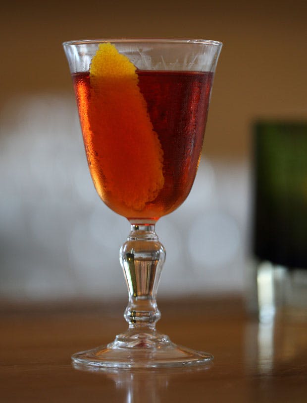 Nem boulevardier med whiskey, vermouth og aperol