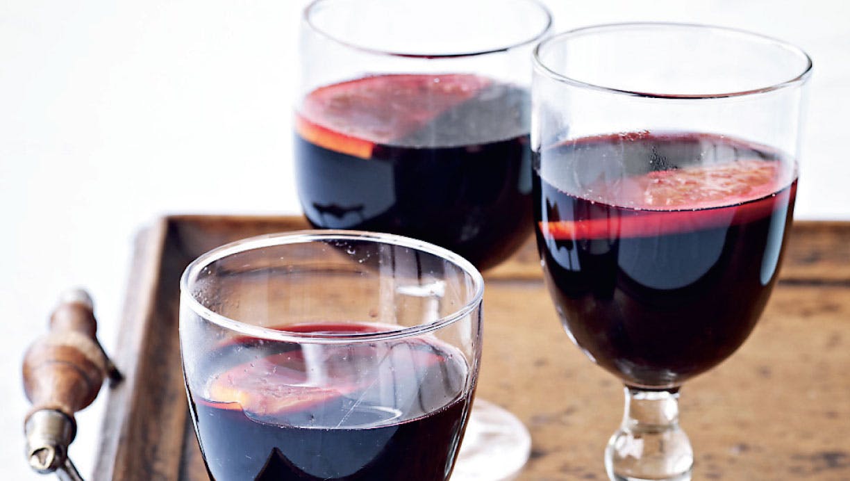 Hylde-toddy med rom og lakrids