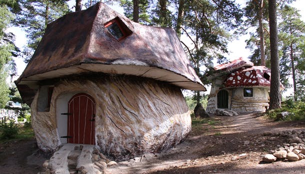 Rejse tips til Sverige - bo i de eventyrlige hytter, der ligner magiske, kæmpe svampe