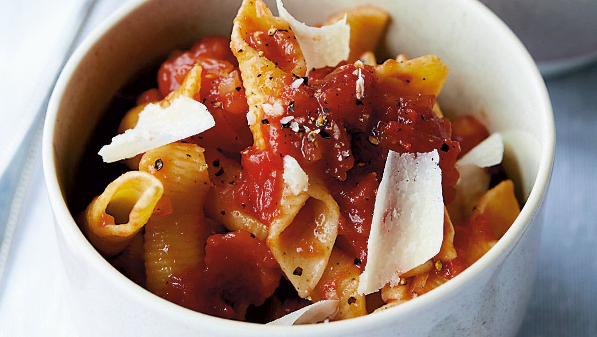 https://imgix.femina.dk/tomatpasta.jpg
